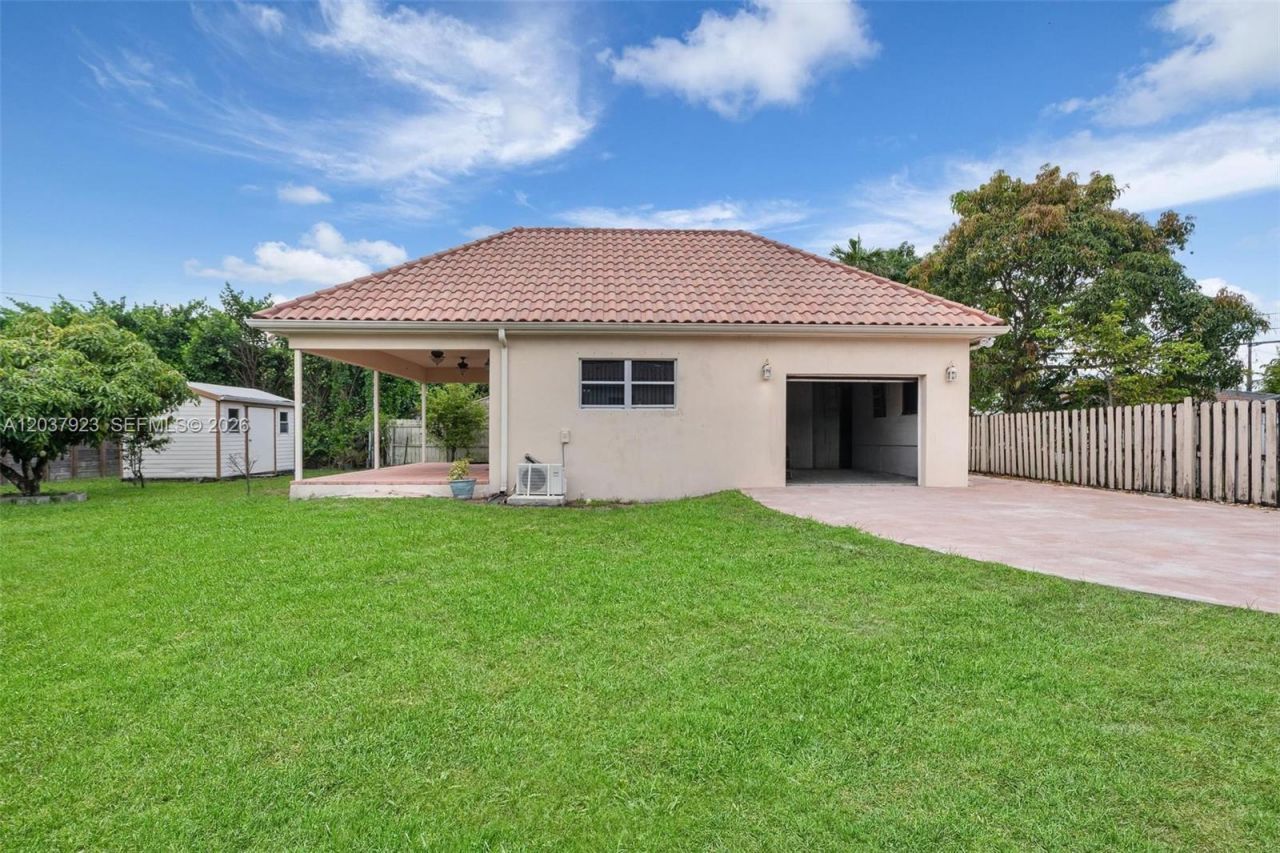 241 Hammond Dr , Miami Springs, FL 33166 Photo