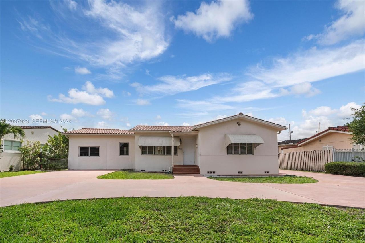241 Hammond Dr , Miami Springs, FL 33166 Photo