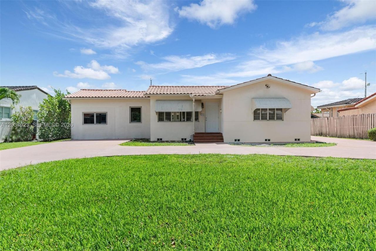 241 Hammond Dr , Miami Springs, FL 33166 Photo