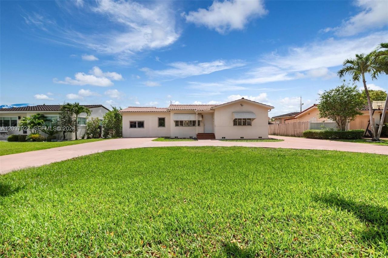 241 Hammond Dr , Miami Springs, FL 33166 Photo