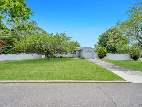 3 Megan Court , Bellport, NY 11713