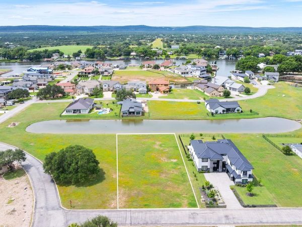 102 Summer Life LN , Kingsland, TX 78639
