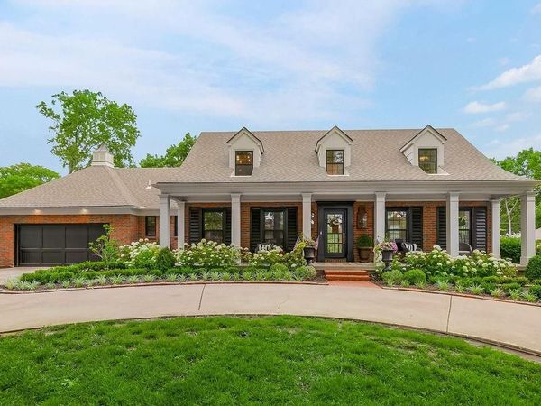 907 W 113th Terrace, Kansas City, MO 64114