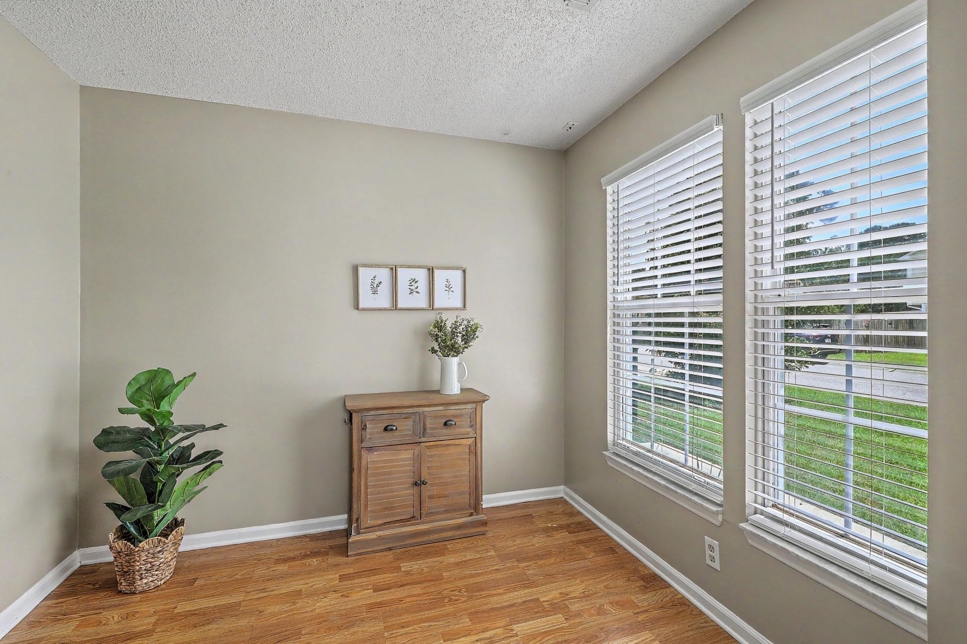218 Okehampton Drive Photo 15