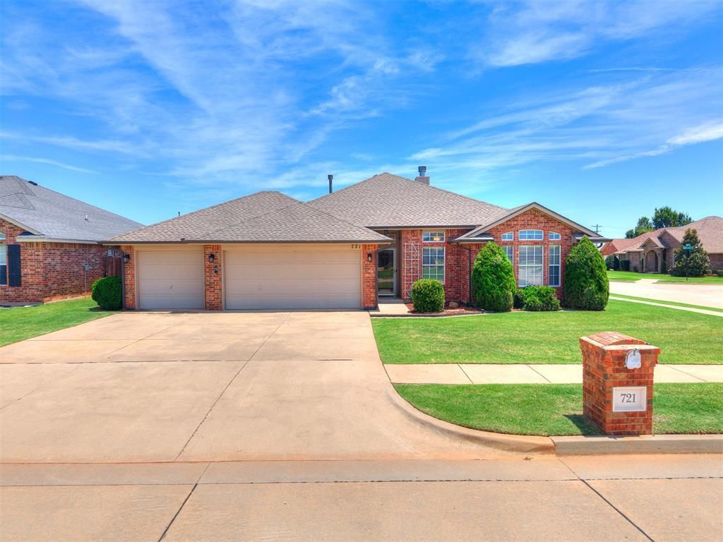 721 Eastview Drive, Yukon, OK 73099 Main Photo