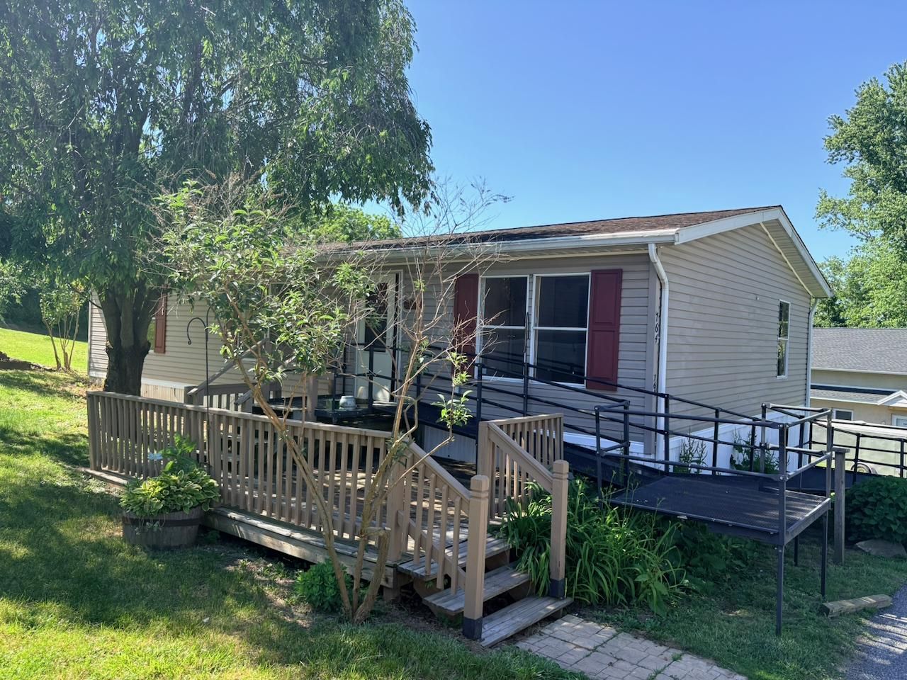764 WILLOW LANE , GAP, PA 17527