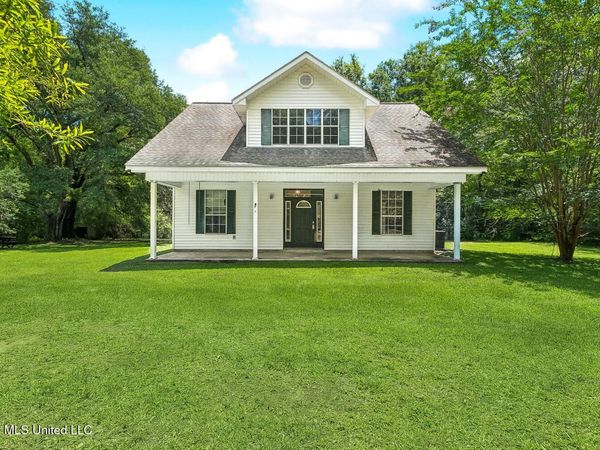 26 Harvey Burks Road, Picayune, MS 39466