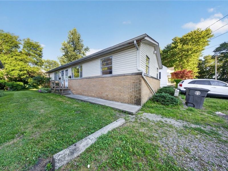 1095 Saint Michaels Avenue, Akron, OH 44320 Photo 5
