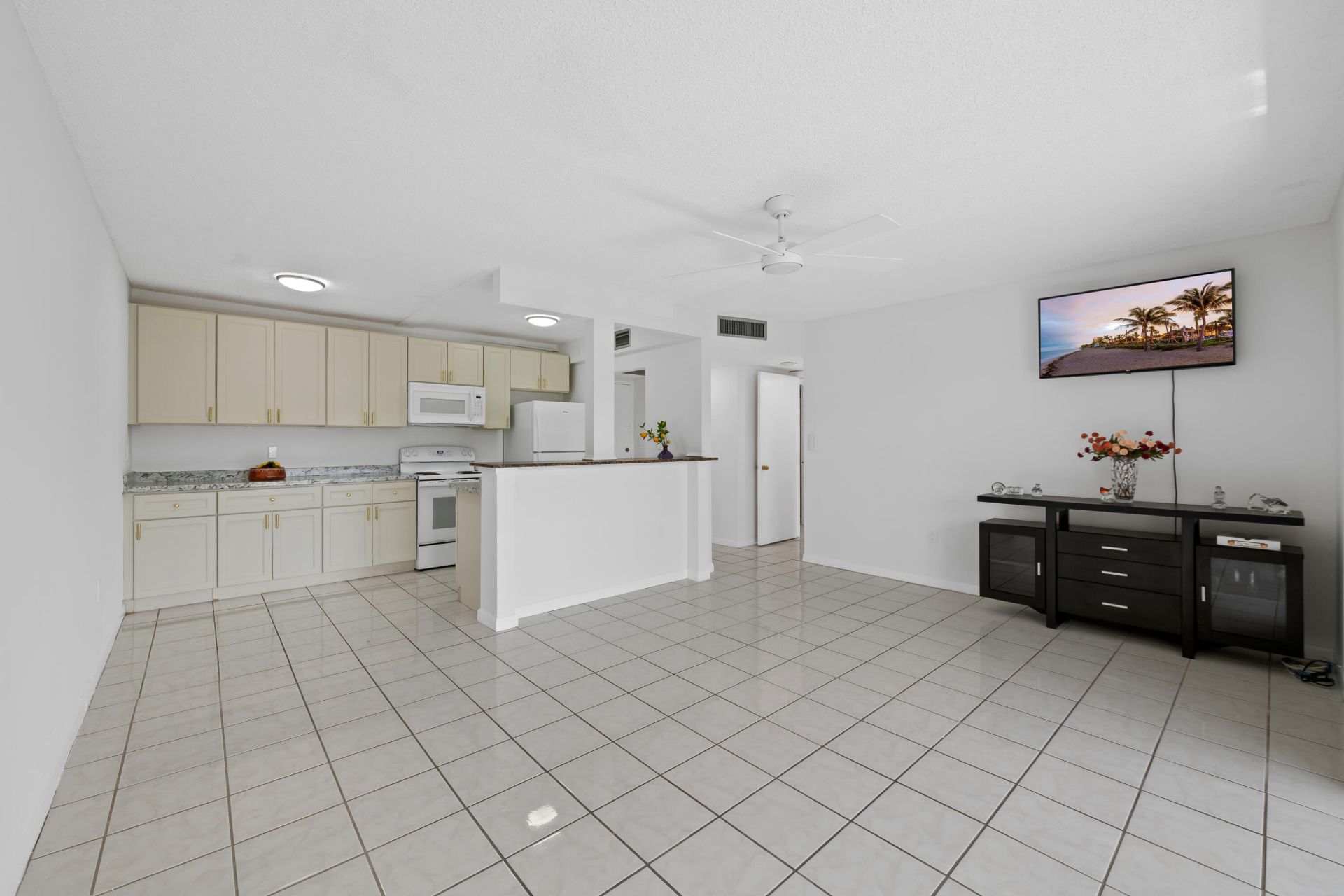 5190 E Sabal Palm Boulevard, Unit 209, Tamarac, FL 33319 Photo