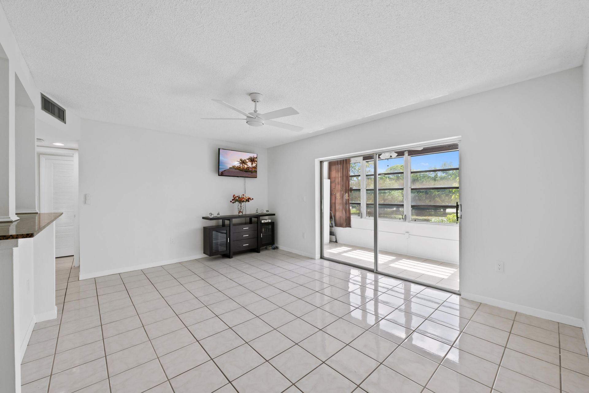 5190 E Sabal Palm Boulevard, Unit 209, Tamarac, FL 33319 Photo