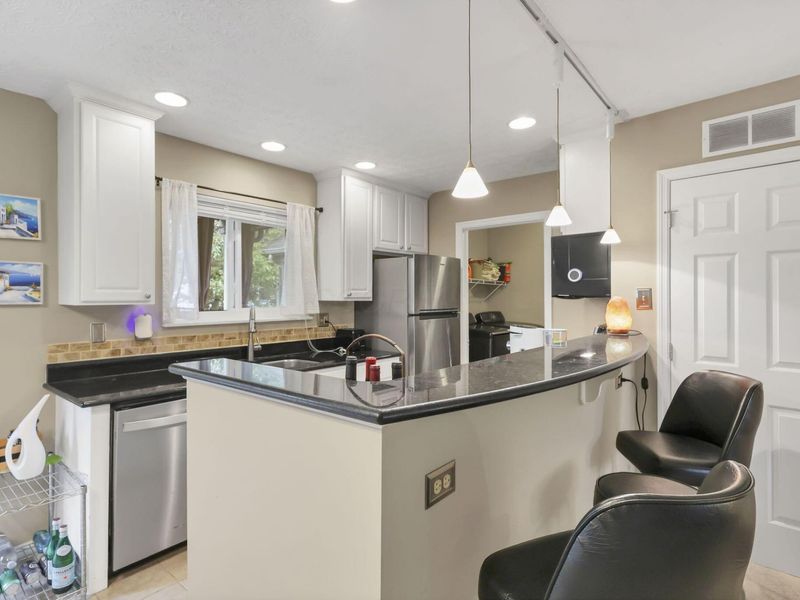 5315 Stonemeadow, Unit D, Columbus, OH 43220 Photo 12