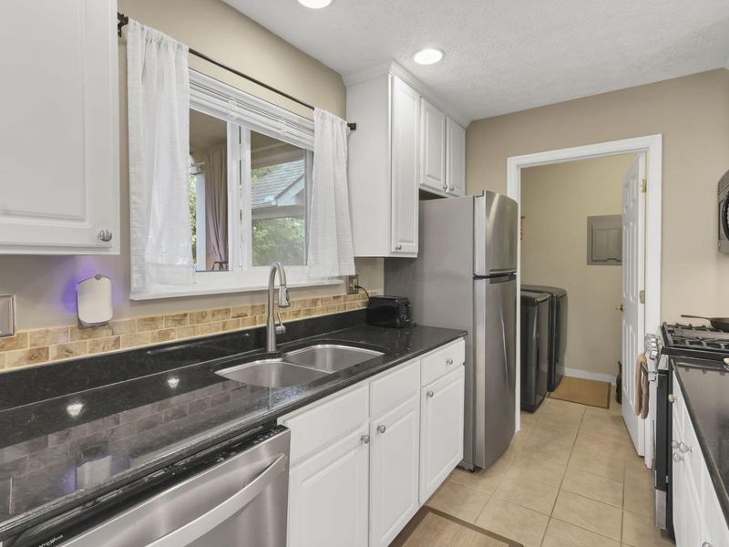 5315 Stonemeadow, Unit D, Columbus, OH 43220 Photo 13