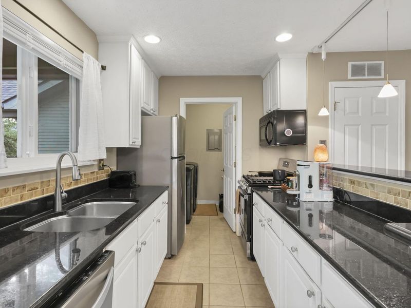 5315 Stonemeadow, Unit D, Columbus, OH 43220 Photo 14