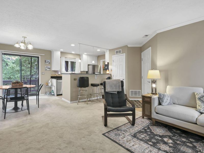 5315 Stonemeadow, Unit D, Columbus, OH 43220 Photo 6