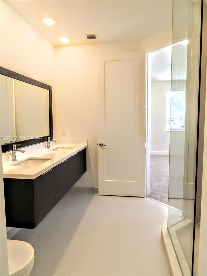 6401 NW 103rd Pl, Unit 101, Doral, FL 33178 Photo