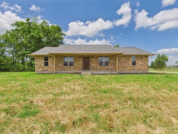 302 County Road 3320 , Greenville, TX 75402