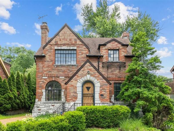 7332 Country Club Drive, St Louis, MO 63121