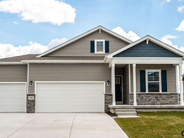 8215 N 175 Street, Bennington, NE 68007
