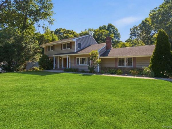 6 Redwood Drive , Dix Hills, NY 11746