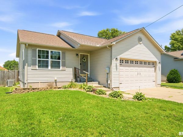 308 W FLORENCE Street, Sesser, IL 62884