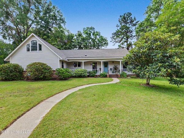 109 Penny Court, Ocean Springs, MS 39564