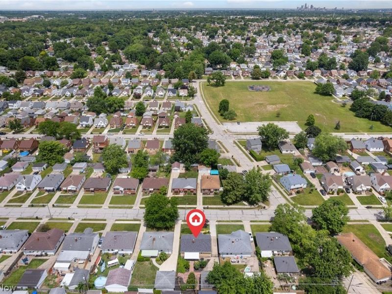8123 Lanyard Drive, Parma, OH 44129 Photo 2