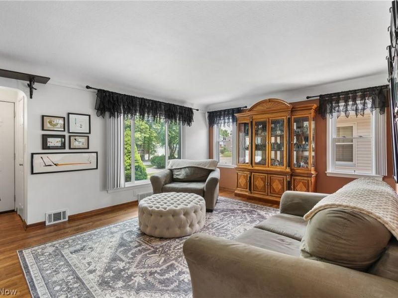 8123 Lanyard Drive, Parma, OH 44129 Photo 8