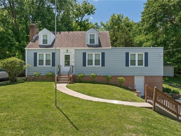 2206 Dewey Street, St Joseph, MO 64505