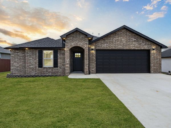 587 S Chicago Avenue , Marionville, MO 65705