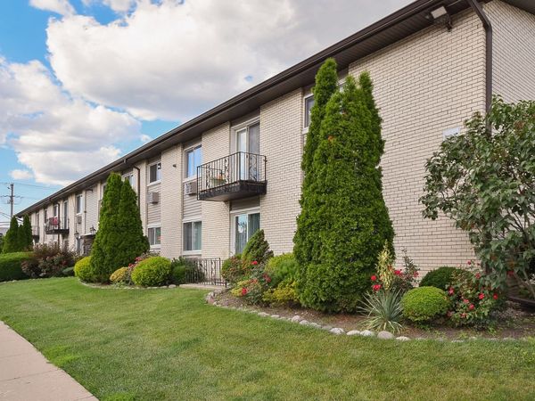 8999 Kennedy Drive , Unit 2C, Des Plaines, IL 60016