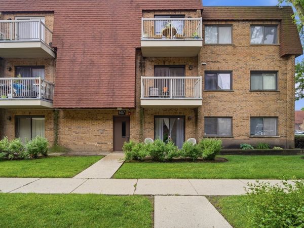607 W Central Road , Unit 1A, Mount Prospect, IL 60056