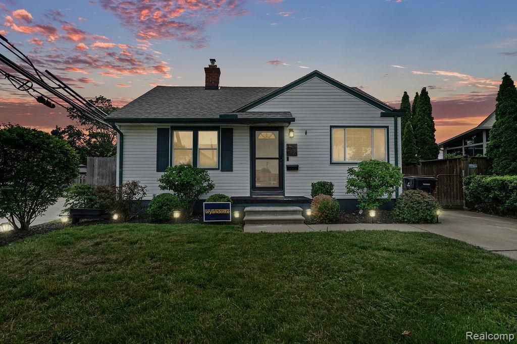 1029 Cora Street, Wyandotte, MI 48192 Main Photo