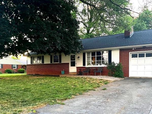 953 IVY DRIVE, LANCASTER, PA 17601