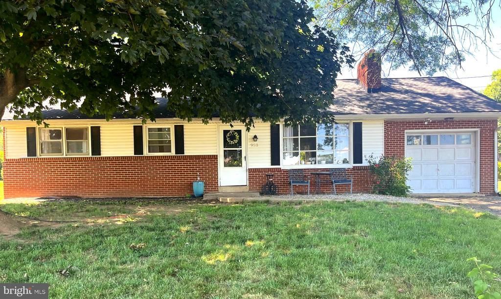 953 IVY DRIVE , LANCASTER, PA 17601