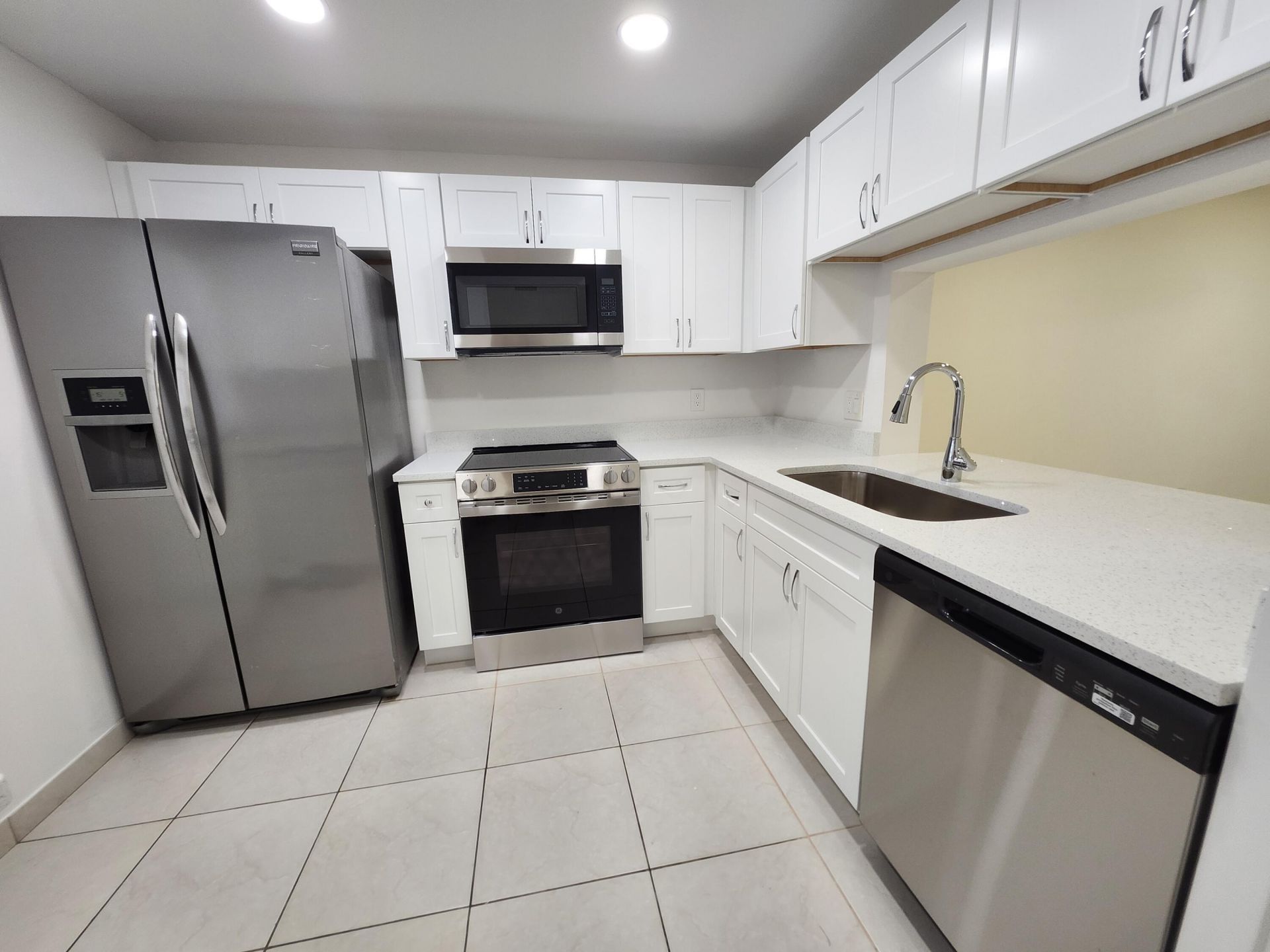 330 NE 26th Avenue, Unit 202, Boynton Beach, FL 33435 Photo