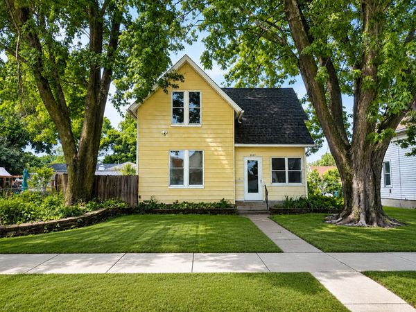 2607 13th Avenue , Moline, IL 61265