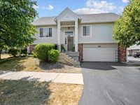 452 Churchill Drive, Elgin, IL 60124 primary photo