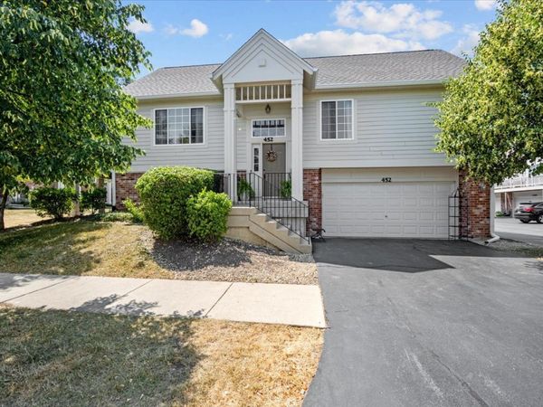 452 Churchill Drive E, Unit 452, Elgin, IL 60124