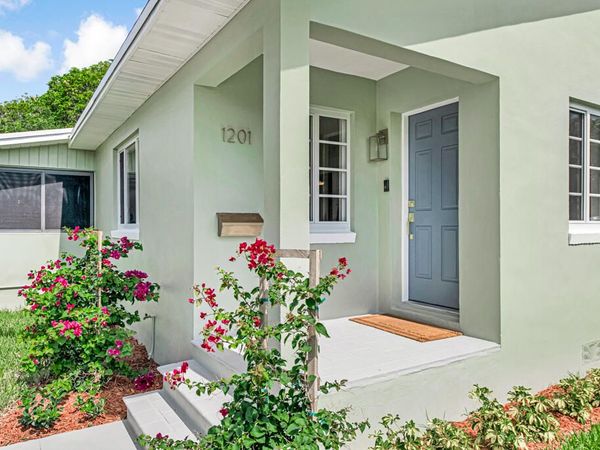1201 N Palmway, Lake Worth Beach, FL 33460