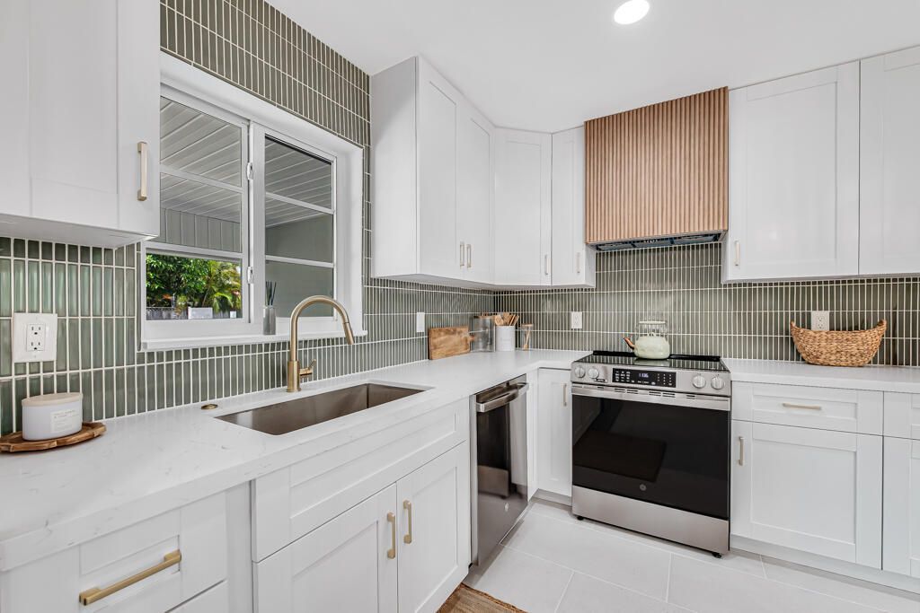 1201 N Palmway, Lake Worth Beach, FL 33460 Photo