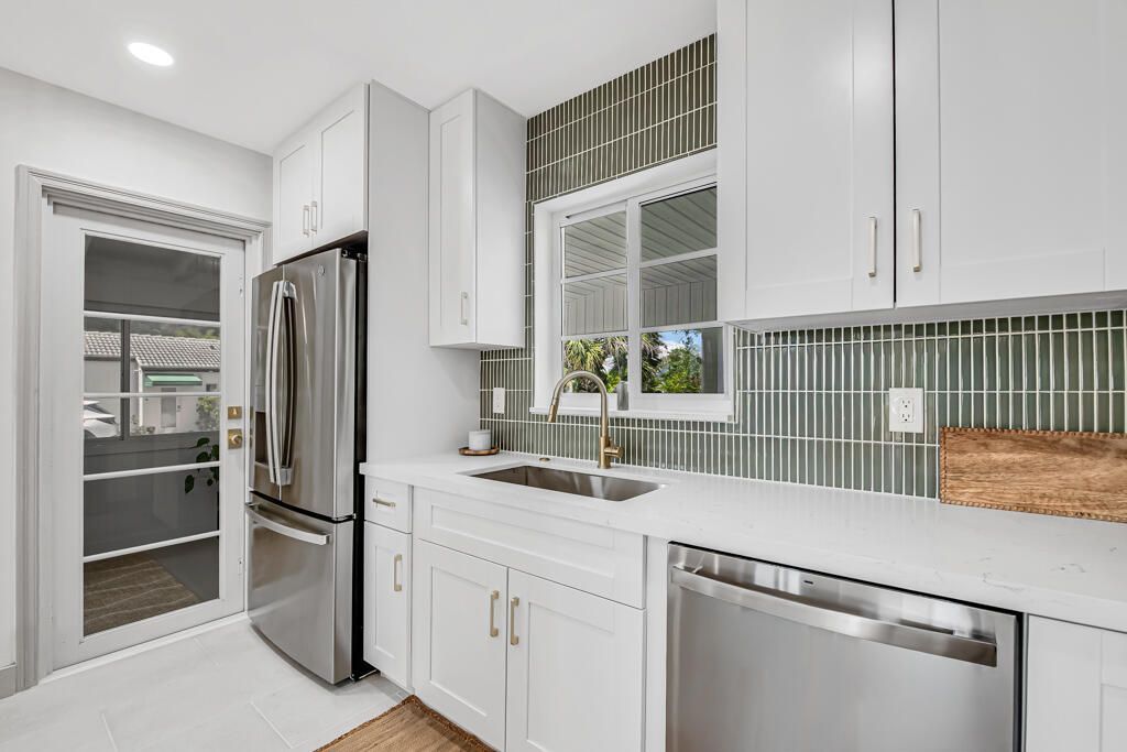 1201 N Palmway, Lake Worth Beach, FL 33460 Photo