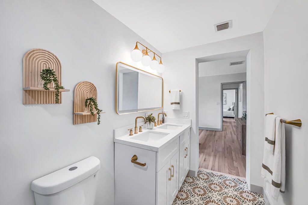 1201 N Palmway, Lake Worth Beach, FL 33460 Photo