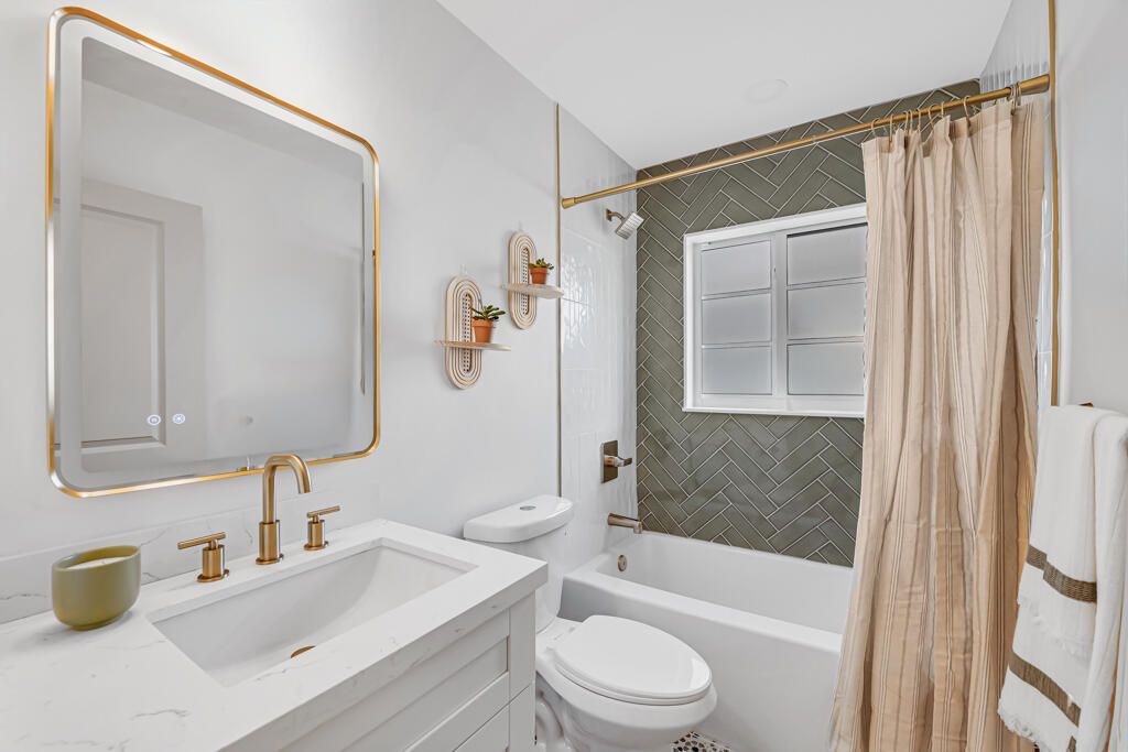 1201 N Palmway, Lake Worth Beach, FL 33460 Photo