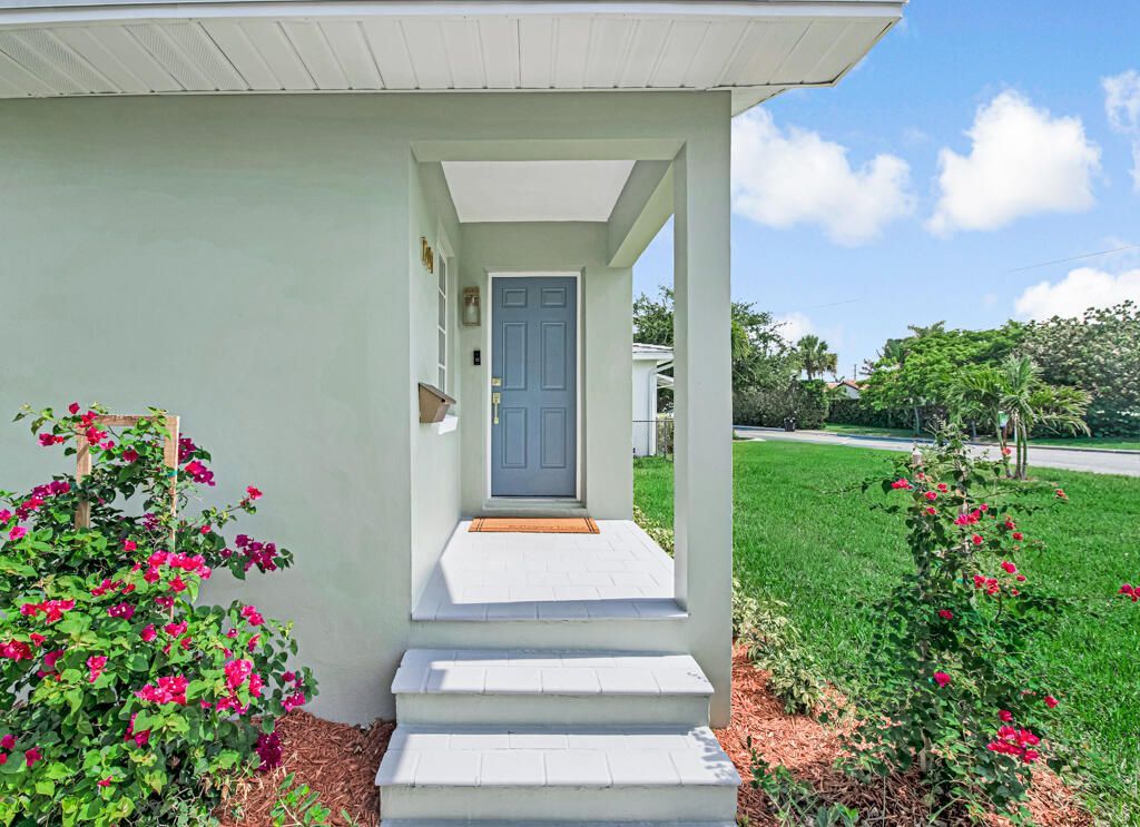1201 N Palmway, Lake Worth Beach, FL 33460 Photo