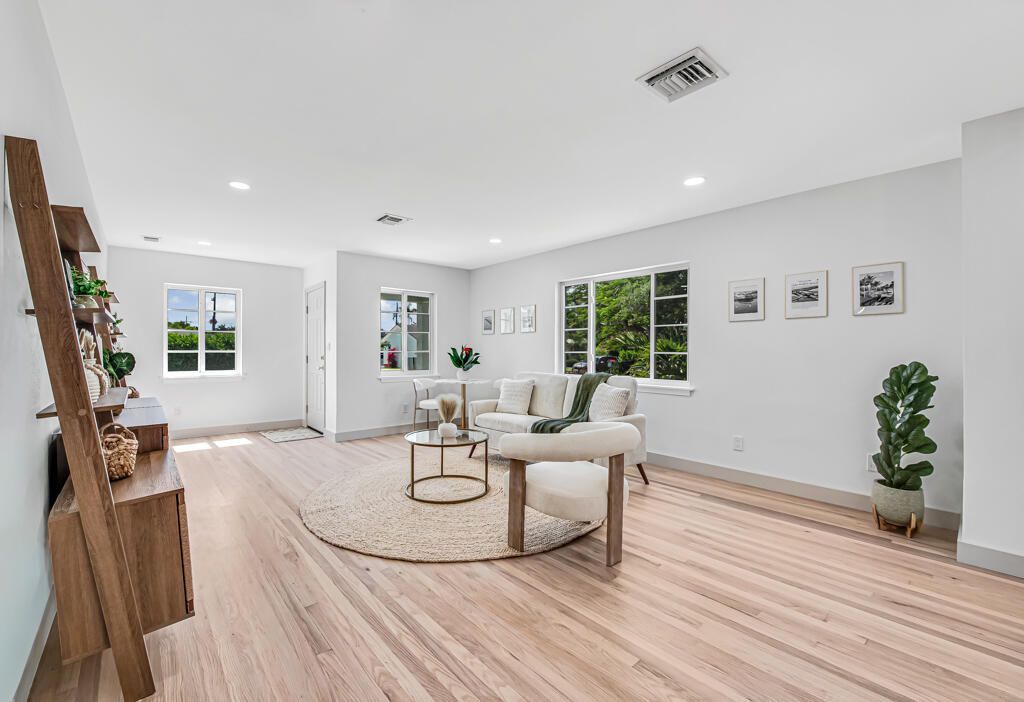 1201 N Palmway, Lake Worth Beach, FL 33460 Photo