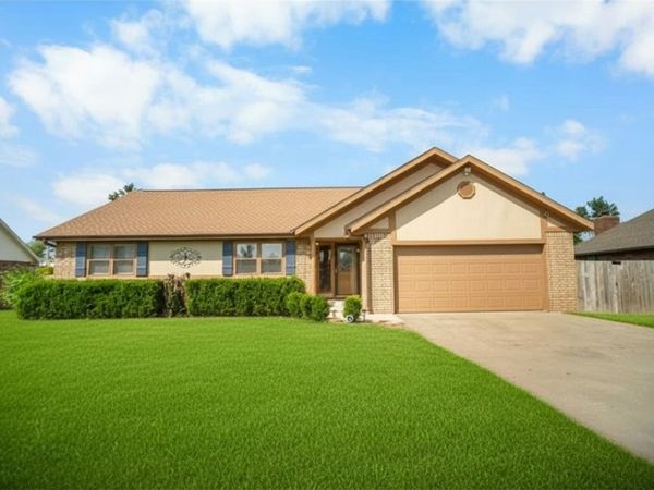 836 S Chateau Drive , Rogers, AR 72758
