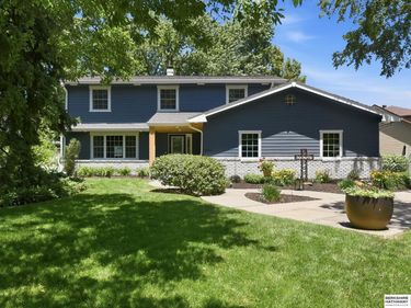 8106 Manderson Street, Omaha, NE 68134