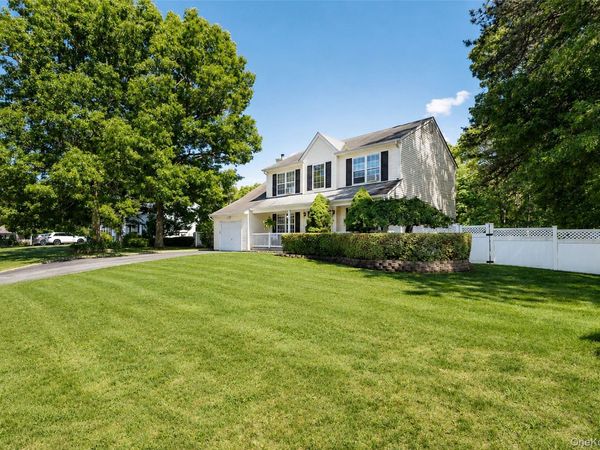 4 Redbud Court, Middle Island, NY 11953