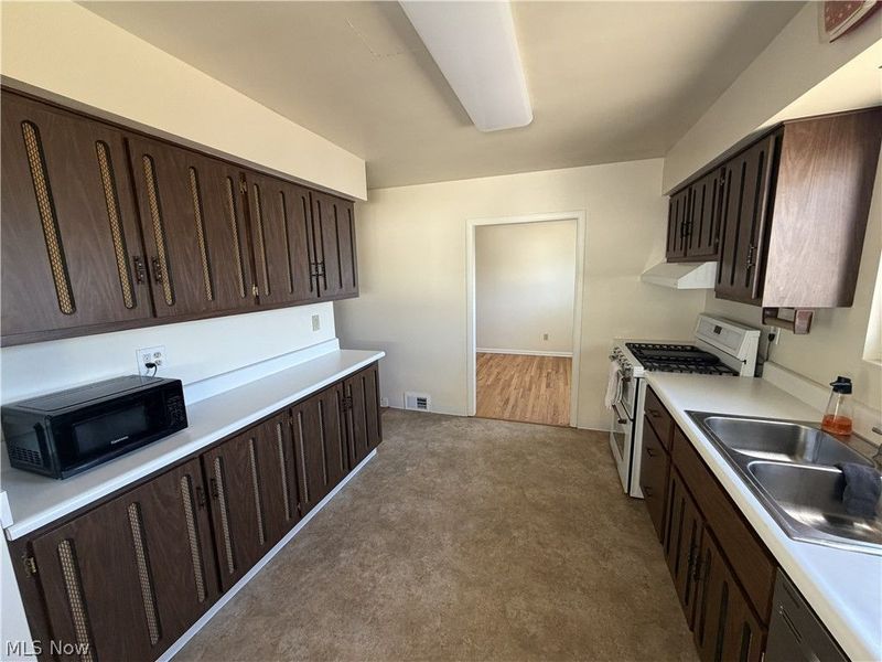 16124 Holland Road , Brook Park, OH 44142 Photo 5