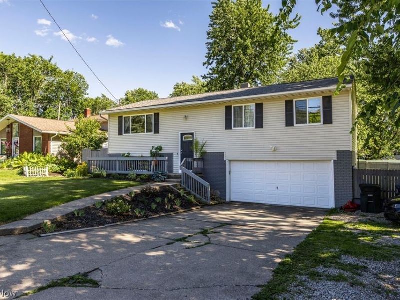 4560 Center Road, Brunswick, OH 44212 Photo 2